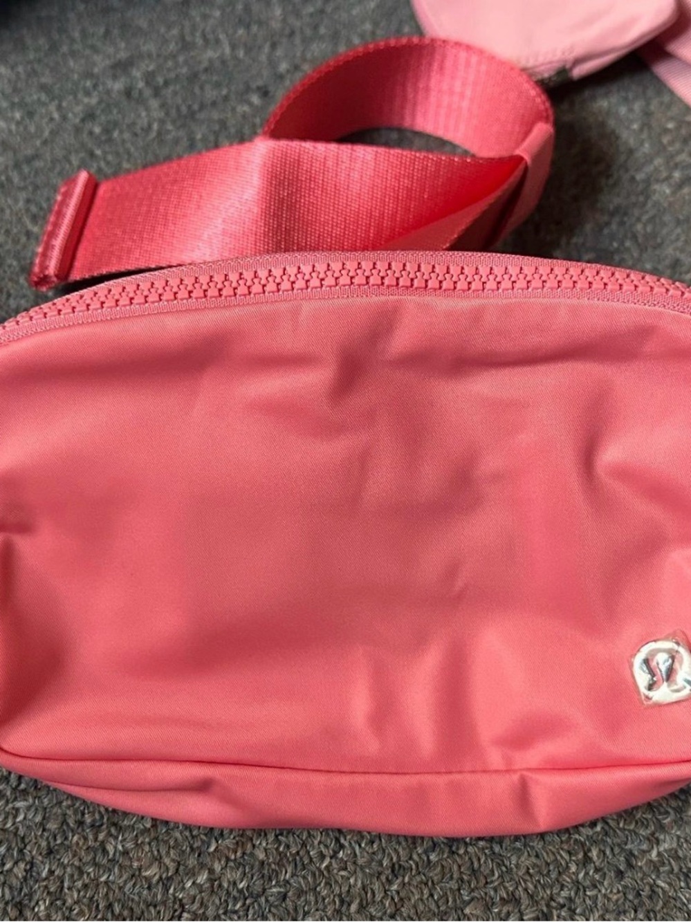 lululemon athletica everywhere belt bag in Sakura pink (1L)